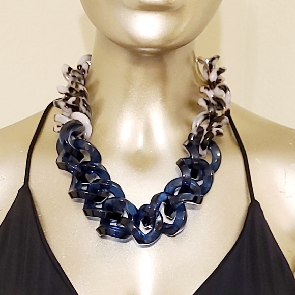VINTAGE HUGE HENRI BENDEL BLUE LUCITE CHUNKY LINK NECKLACE - Picture 8 of 13